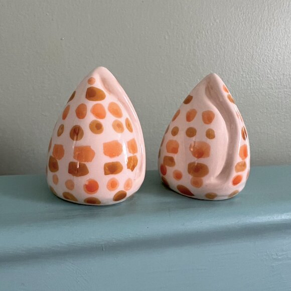 Vintage Mini Seashell Salt & Pepper Shakers | Cute Coastal Rare Kitchen Decor - Picture 2 of 8